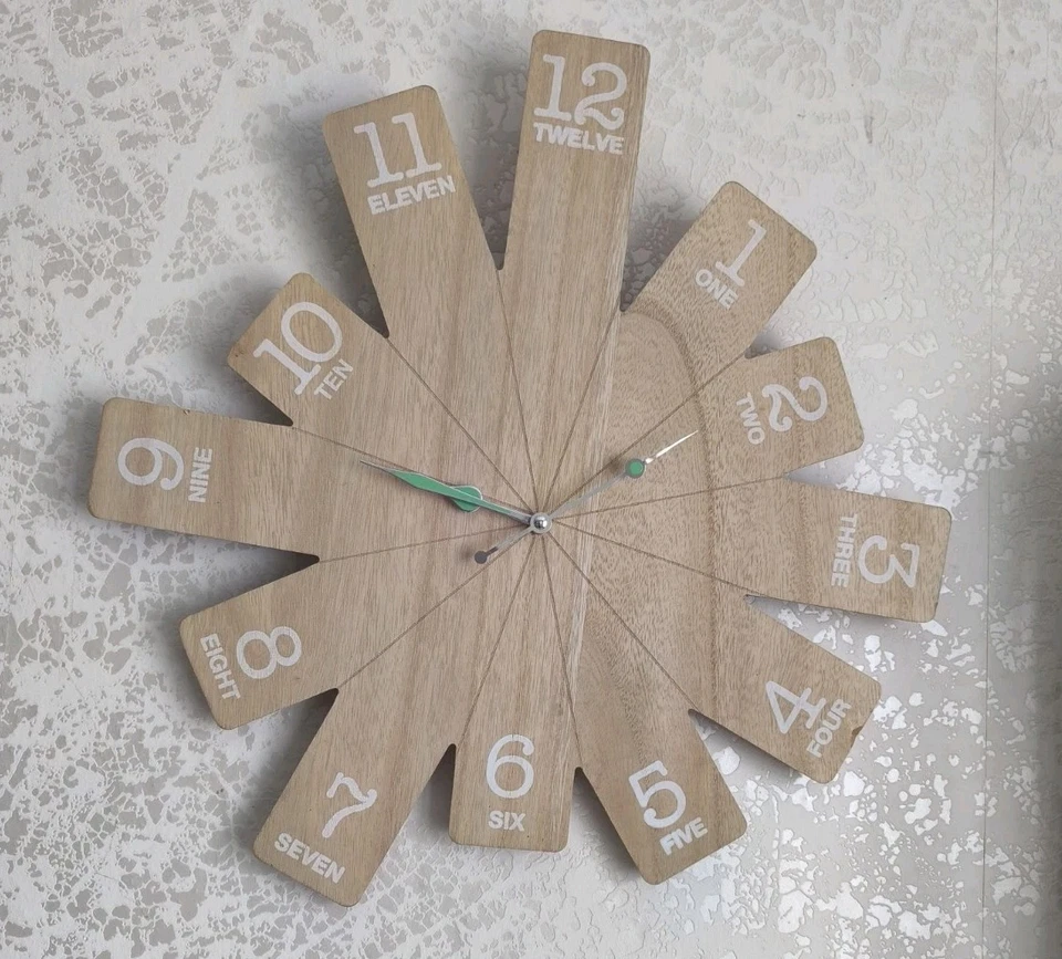 Wanduhr Analog Quartz Uhrwerk mit fluoreszierenden Uhrzeiger ungetestet - Bild 1 von 1