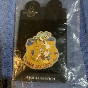 WDW - Daisy & Donald - Labor Day 2002 Disney Pin 15357 - Picture 1 of 1