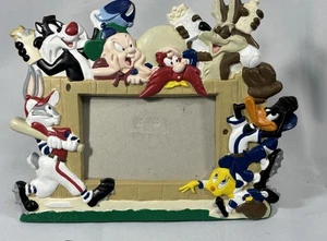 Looney Tunes 3D picture frame 9x11 Photo Area Approx. 4”x6” - Picture 1 of 5