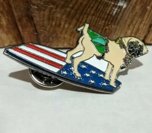 Pug Pin - boogie boarding surf hula pug lindo PIN ESMALTE de alta calidad - Imagen 1 de 3