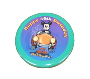Walt Disney World Teststrecke Happy 26th Birthday Mickey Mouse Sammlerknopf - Bild 1 von 3