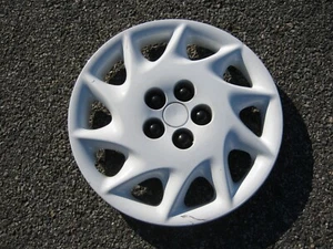 One factory 1998 1999 Plymouth Sebring 15 inch bolt on hubcap wheel cover white - Picture 1 of 9