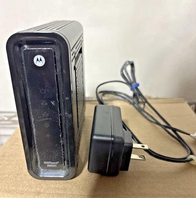 Motorola SB6121 SURFboard Cable Modem with power adapter - Image 1 of 3