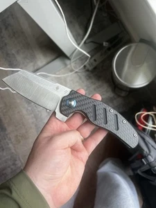 KIZER V5488C3 SHEEPDOG XL C01C FOLDING KNIFE CARBON FIBER 154CM STAINLESS STEEL - Picture 1 of 6
