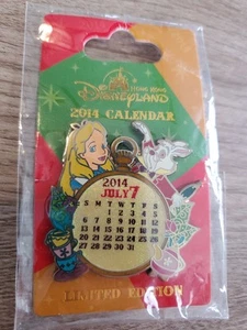Disney Pin Hong Kong Disneyland 2014 Calendar LE 500 Pin JULY Alice In Wonderlan - Picture 1 of 2