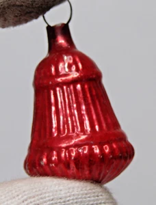 Vintage Glas Outdent geprägt GLOCKE Mini Feder Baum Weihnachtsschmuck rot - Bild 1 von 6