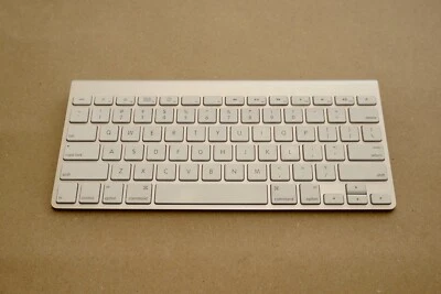 Apple Magic Keyboard Silver Wireless/Bluetooth | A1314 MC184LL/B - Image 1 of 4