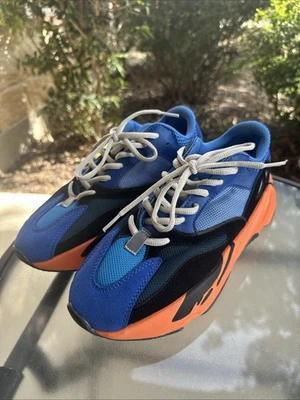 Talla 8 - Adidas Yeezy Boost 700 Azul Brillante Foto 1 de 4