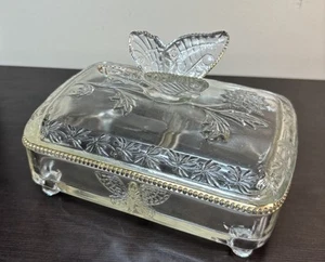 Vintage Jeanette Glass Butterfly Divided Trinket Box Gold Trim - Picture 1 of 7