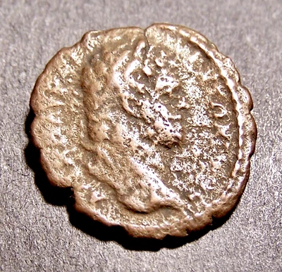 CARACALLA con altar ardiente en Turquía antigua, moneda imperial romana, 17-18 mm, c 210 dC Foto 1 de 2