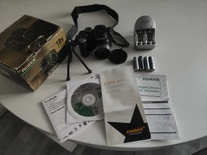 Fujifilm FinePix S1850 Digital Camera 12MP, 18x Optical Zoom - Picture 1 of 6