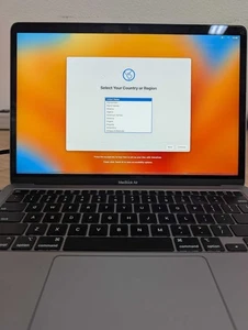 2020 Macbook AIR M1 13.3-INCH, 8GBRAM, 128GB SSD SPACE GRAY (Read Description) - Afbeelding 1 van 3