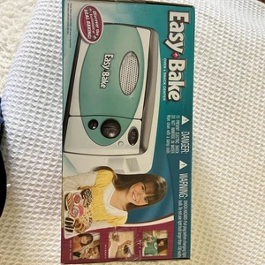 Hasbro Easy Bake Oven & Snack Center 2003 Model 35230 Pistachio - Picture 1 of 2