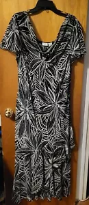 WOMEN'S BLACK AND WHITE FLORAL DRESS BY CATO -SIZE 18W - Picture 1 of 2