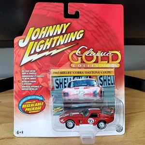 Johnny Lightning 1965 Shelby Cobra Daytona Coupe Classic Gold Diecast 1:64 Red - Picture 1 of 8