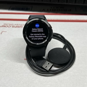 Samsung Galaxy Watch4 Classic 42mm Stainless Steel Case GPS Bluetooth Smartwatch - Photo 1 sur 6