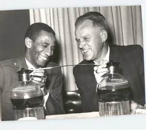 Olympic Coach PAYTON JORDAN & High Jumper GENE JOHNSON 1966 Press Photo - Picture 1 of 2