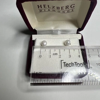 Aretes de perlas de diamantes Helzberg cultivados de agua dulce de colección de oro de 14 quilates nuevos en caja Foto 1 de 4