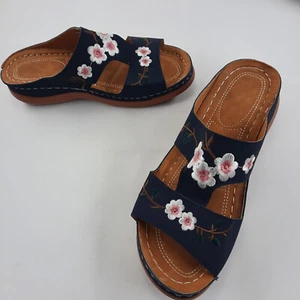 Women's Embroidered Flower Slip-On Comfort Shoes Athletic Casual Gym, Size 10M - Picture 1 of 8