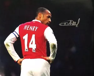PRUEBA FOTOGRÁFICA DE FÚTBOL 30x20 firmada por THIERRY HENRY Y CERTIFICADO DE AUTENTICIDAD EXCLUSIVO DE ALLSTARS - Imagen 1 de 2