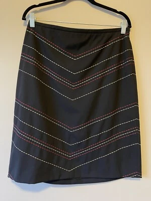 Falda ANN TAYLOR Mujer Talla 10 Negra Línea A con Puntada Bordada Roja y Dorada  Foto 1 de 4