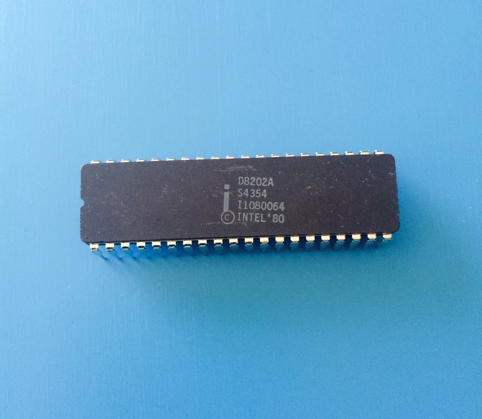 D8202A Intel IC Memory Controller Ceramic 40 Pin DIP