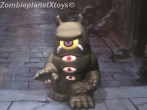 RELOJ YO-KAI 2" FIGURA DE PLÁSTICO CON OJOS JUGUETE BANDAI DEDO MARIONETA YOKAI - Imagen 1 de 7