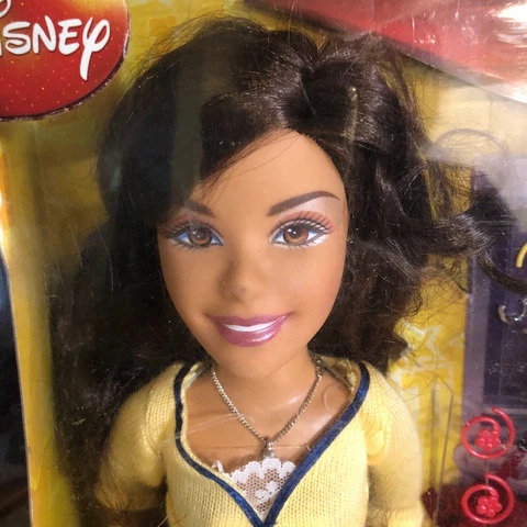 Gabriella Doll NIP Disney High School Musical 3 Toys R Us Exclusive NIB Outfits Cover