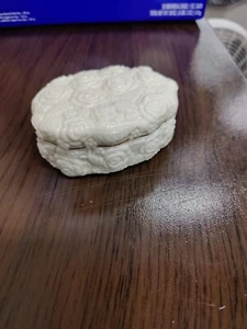 Lenox Floral Deckel Creme mit Goldrand Andenken oder Schmuckschatulle - Bild 1 von 4