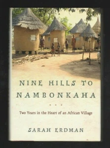 Neun Hügel nach Nambonkaha: Reiseherz afrikanisches Dorf von Sarah Erdman, signiert - Bild 1 von 3