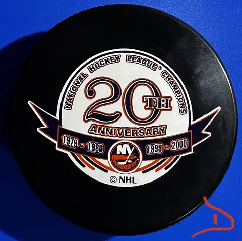 Vintage New York Islanders 20th Anniversary Souvenir Puck Cover