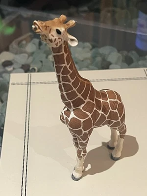 Girafa Schleich macho comendo - 14389 - Aposentada  - Imagem 1 de 4