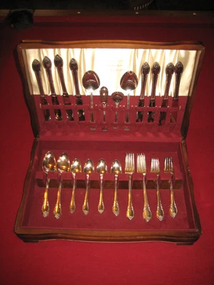 VTG 1847 Rogers Bros Remembrance Silver Plate Service For 8 WALNUT CASE 52 Pc - Image 1 of 4