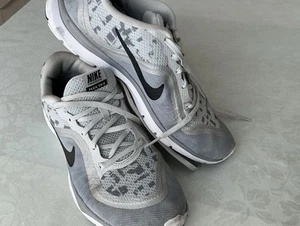 Nike Sportschuhe Größe 40 Grau - Bild 1 von 5