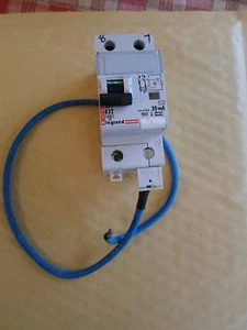 LEGRAND B32 32 AMP 30mA 6KA 07736 RCD RCBO SCHUTZSCHALTER - Bild 1 von 1