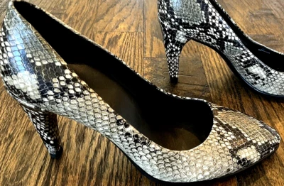 Zapatos de tacón Ecco sin cordones negros beige con estampado de serpiente para mujer talla US 6,5-7/EU 37 Foto 1 de 4