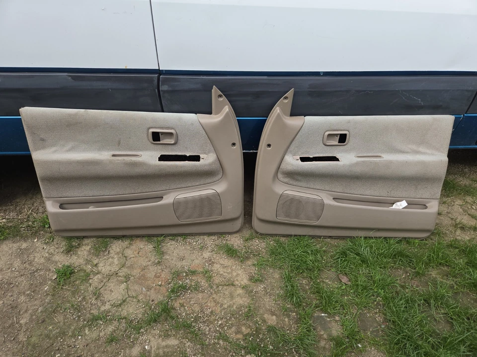 Toyota T100 1995 1996 1997 1998 paneles de puerta izquierda derecha usados Foto 1 de 4