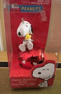 Vintage Roman Inc. Peanuts Snoopy Jingle Bell Buddies con colgante 2004 CORAZONES ROJO - Imagen 1 de 7