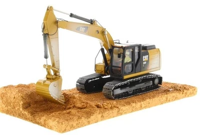 DIECAST MASTERS, Escavatore cingolato CATERPILLAR 320F con autista versione i... - Immagine 1 di 4