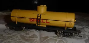 HO Scale – Shell Single Dome Tank Car 2011 - Picture 1 of 7