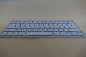 Cosy Basic Silver Color Bluetooth Keyboard Korean character 한글자판 KB1352BT - Picture 1 of 10