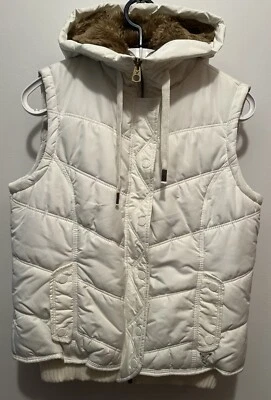 Capucha para mujer American Eagle talla mediana blanca acolchada sin mangas de piel sintética Foto 1 de 4