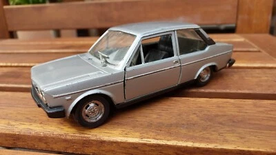 Coche diecast Polistil S33 1:25 Fiat 131 Mirafiori Foto 1 de 4