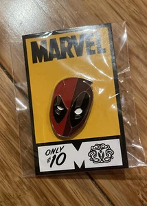 Deadpool - MONDO - Marvel Emaille Pin von Tom Whalen - Bild 1 von 1