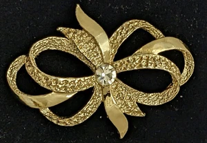 VINTAGE CLEAR RHINESTONE AND GOLD TONE RIBBON BOW BROOCH - Picture 1 of 9