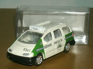 1/64 Scale 1996 Ford Galaxy Minivan Checker Taxicab Taxi Cab (City of Chicago) - Picture 1 of 8