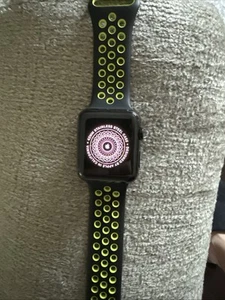 1st Gen Apple Watch With Nike Band 42mm (WORKS!) - Photo 1 sur 8