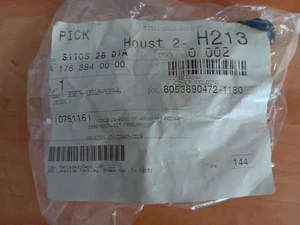 New MERCEDES-BENZ CLA C117 Front Bumper Cover Trim Plug Cap A1768840000 - Foto 1 di 2