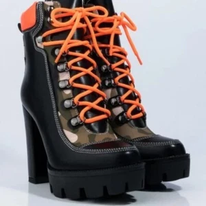 AZALEA WANG MILITARY VIBES CHUNKY HEEL BOOTIE IN CAMO BRAND NEW | FASTSHIPPING - Picture 1 of 8