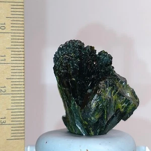 Epidote fan shaped crystal cluster raw natural mineral specimen 128ct - Picture 1 of 7